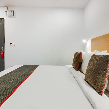 Super Townhouse The Cinco Hotel Near Esi Hospital Hyderabad Esterno foto