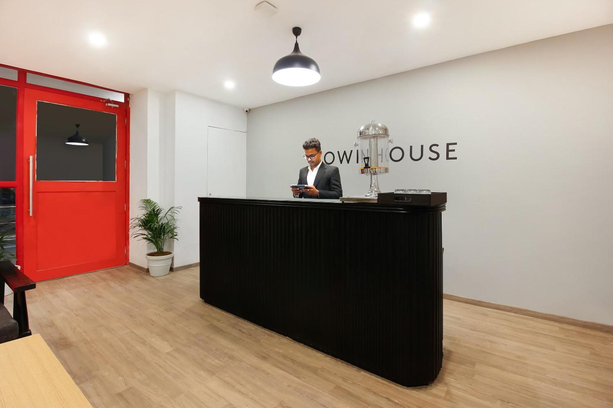 Super Townhouse The Cinco Hotel Near Esi Hospital Hyderabad Esterno foto