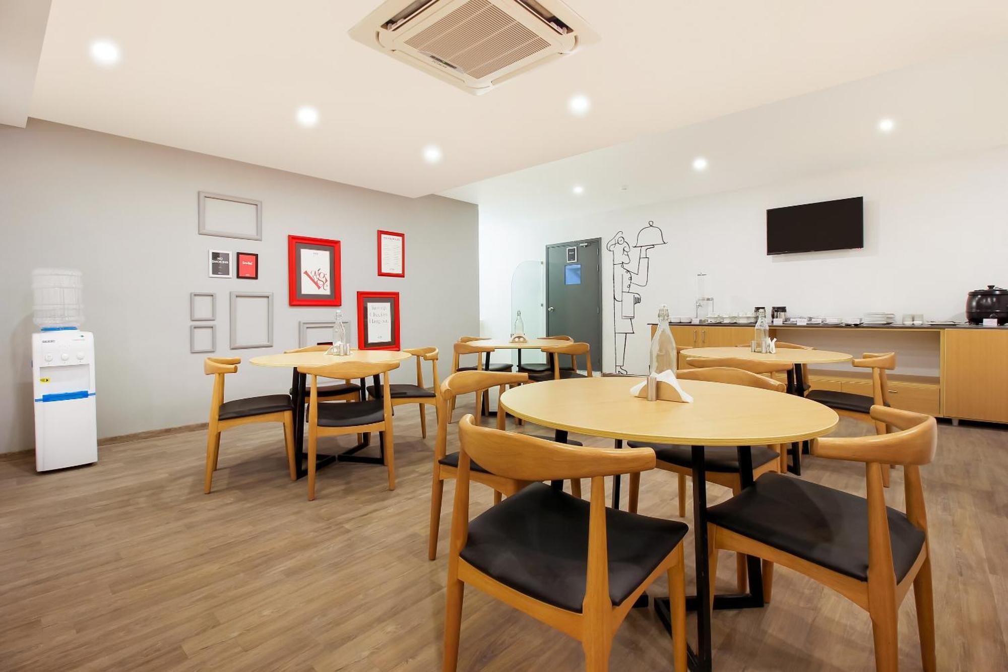 Super Townhouse The Cinco Hotel Near Esi Hospital Hyderabad Esterno foto