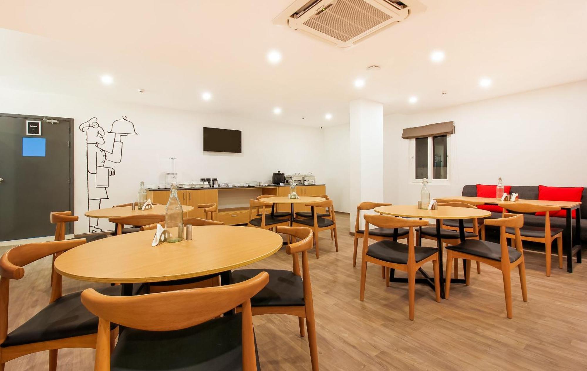Super Townhouse The Cinco Hotel Near Esi Hospital Hyderabad Esterno foto