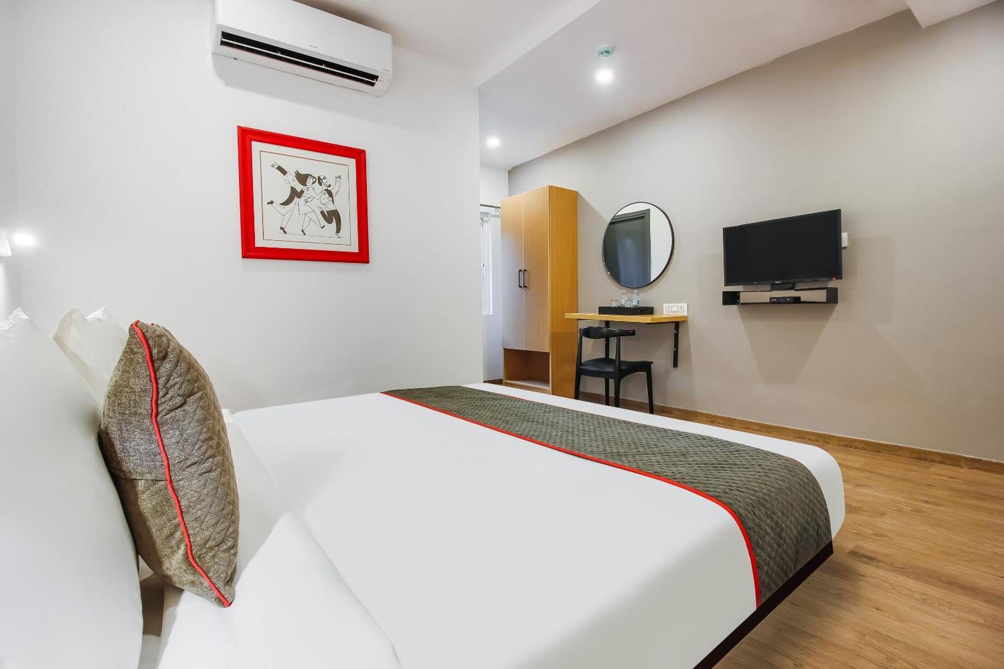 Super Townhouse The Cinco Hotel Near Esi Hospital Hyderabad Esterno foto