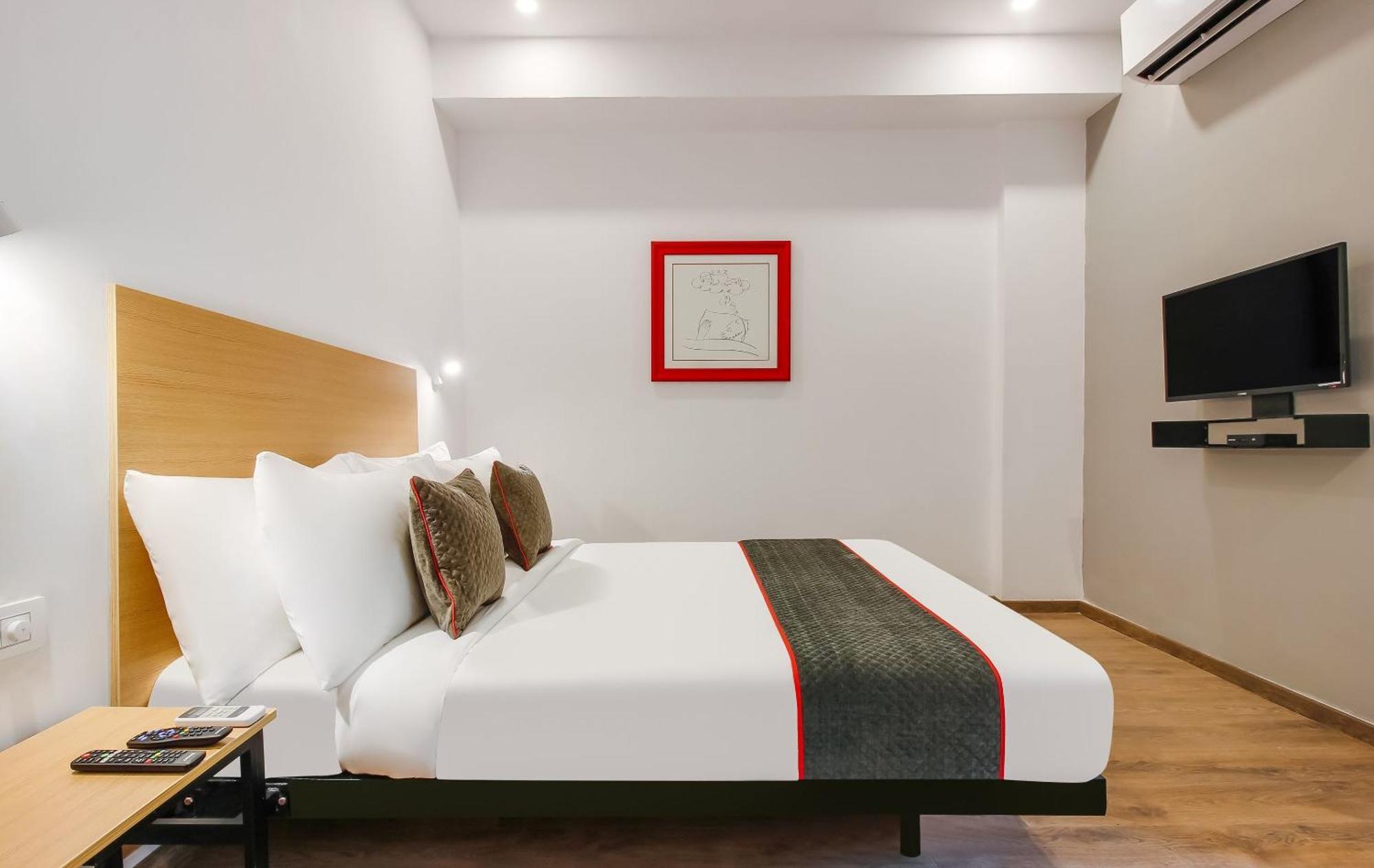 Super Townhouse The Cinco Hotel Near Esi Hospital Hyderabad Esterno foto