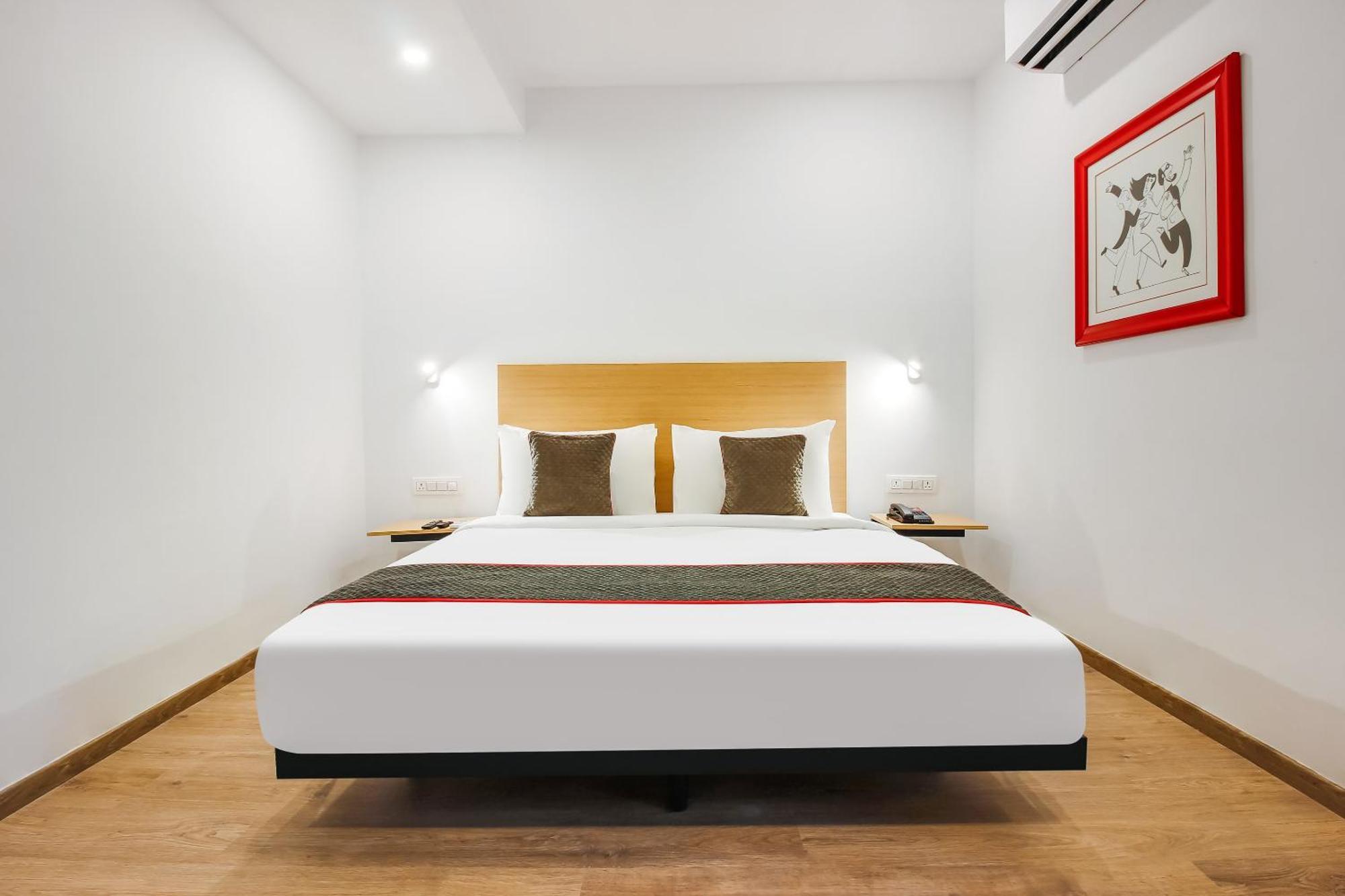 Super Townhouse The Cinco Hotel Near Esi Hospital Hyderabad Esterno foto