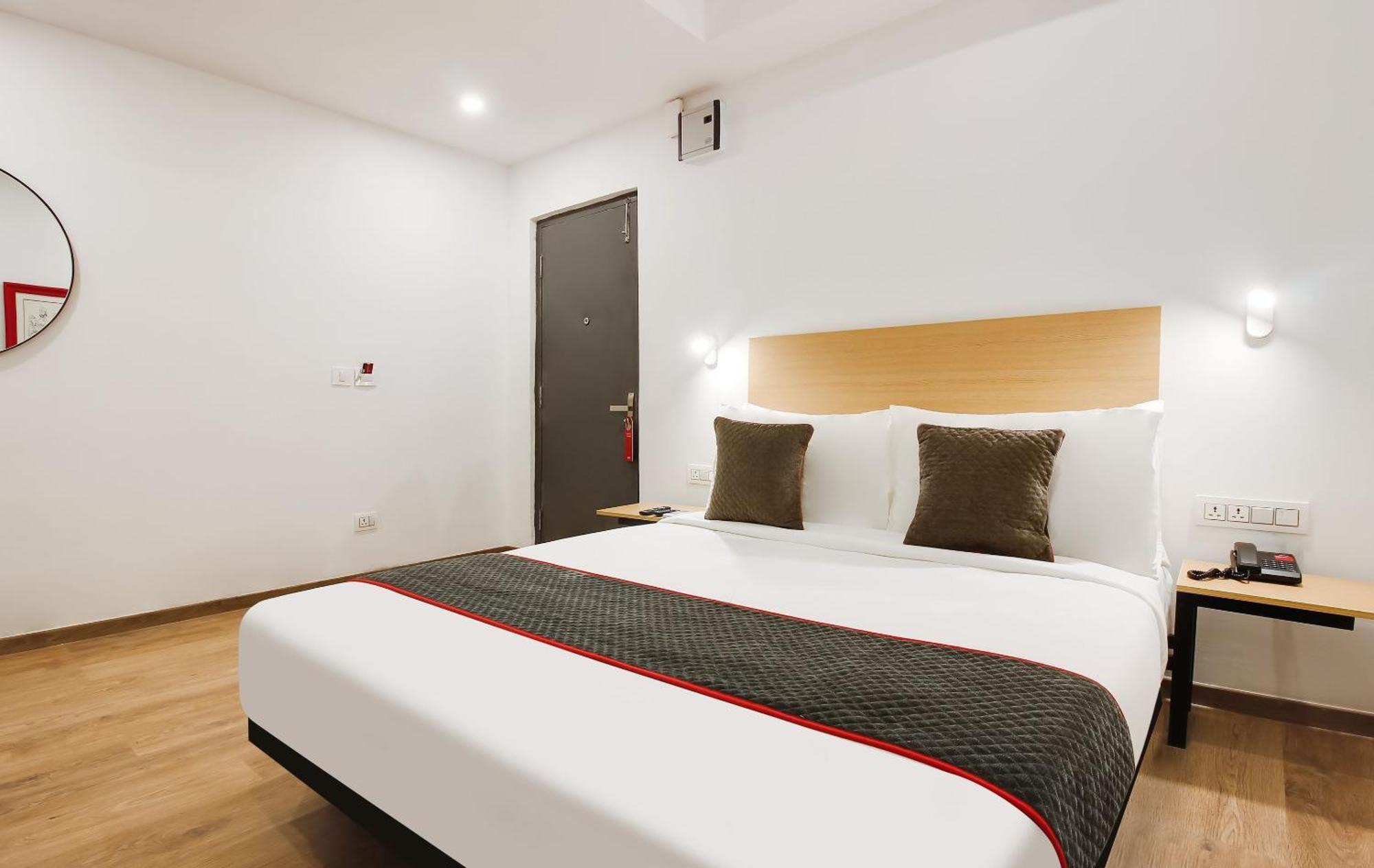 Super Townhouse The Cinco Hotel Near Esi Hospital Hyderabad Esterno foto