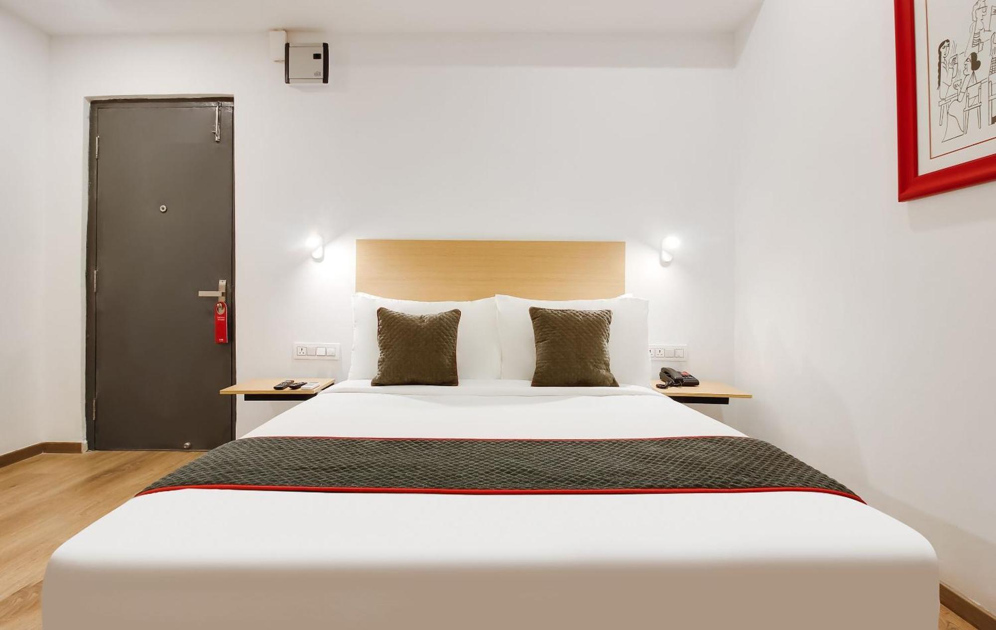 Super Townhouse The Cinco Hotel Near Esi Hospital Hyderabad Esterno foto