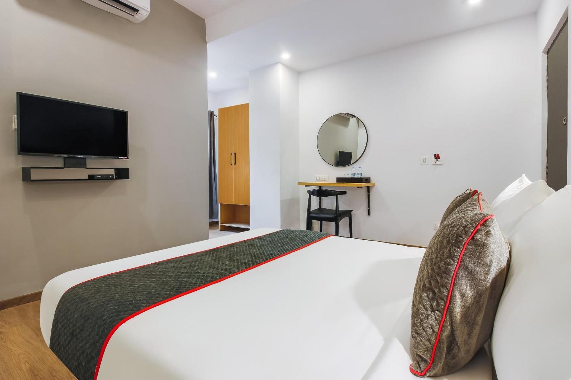 Super Townhouse The Cinco Hotel Near Esi Hospital Hyderabad Esterno foto