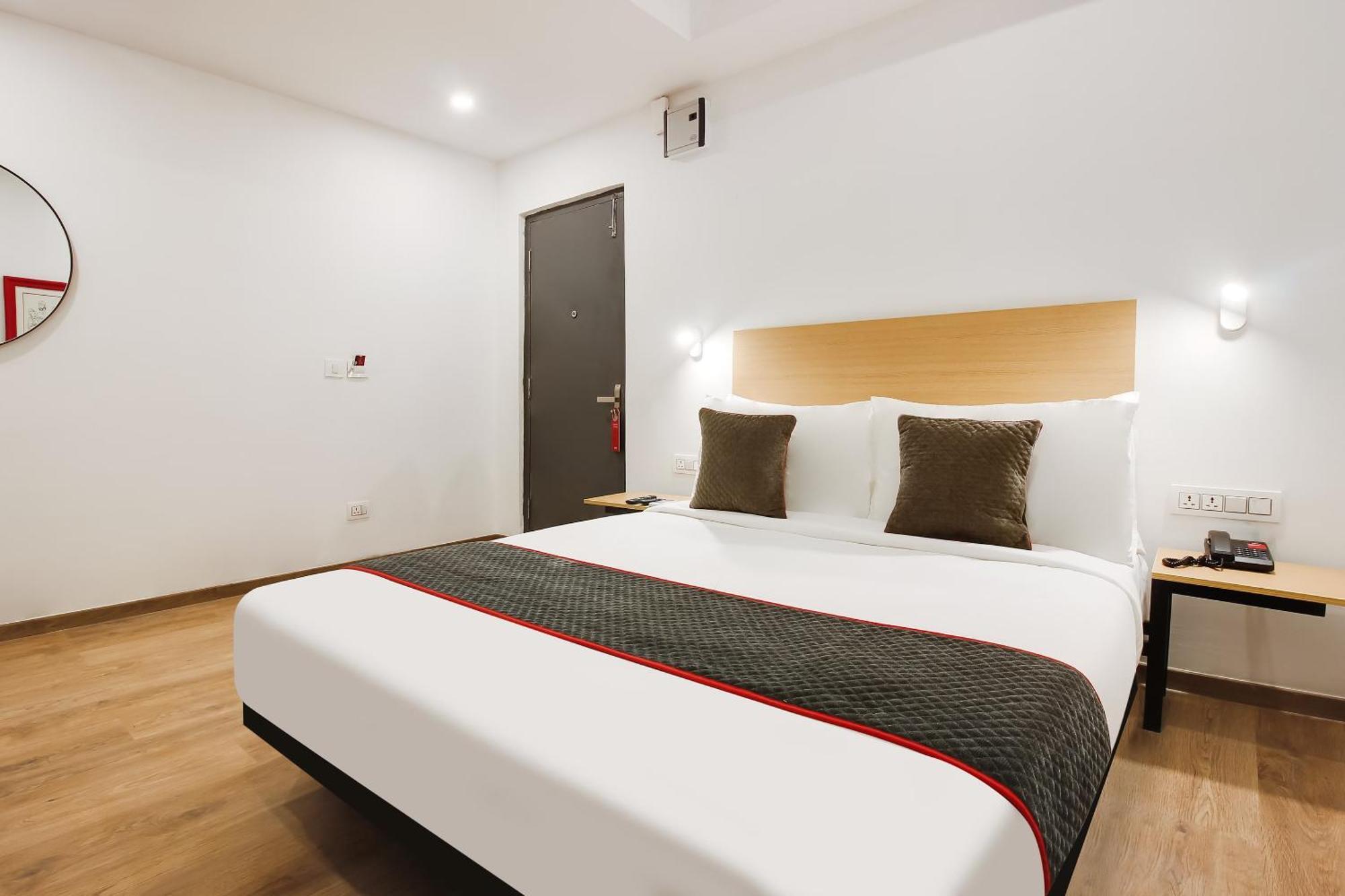 Super Townhouse The Cinco Hotel Near Esi Hospital Hyderabad Esterno foto