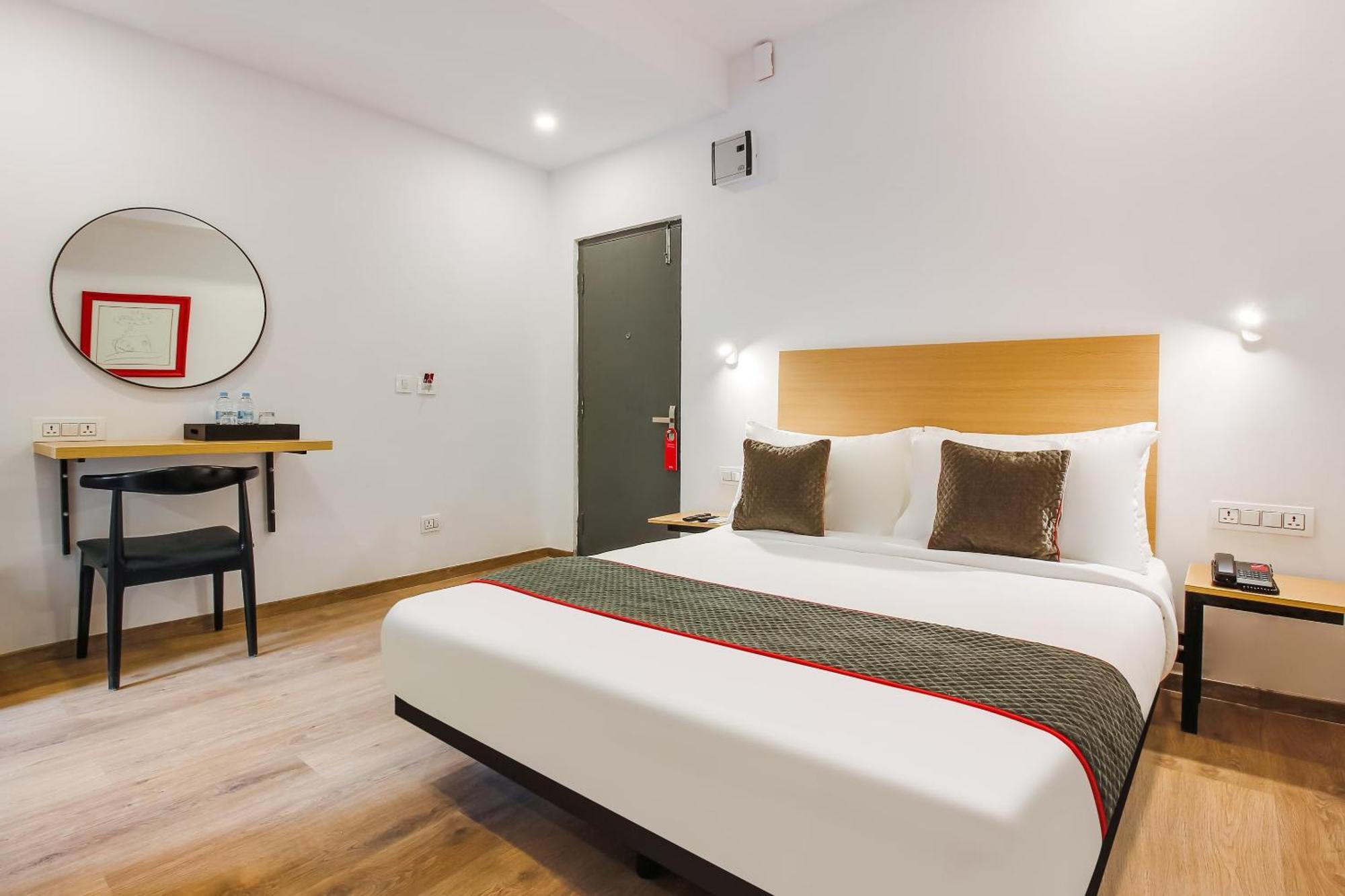 Super Townhouse The Cinco Hotel Near Esi Hospital Hyderabad Esterno foto