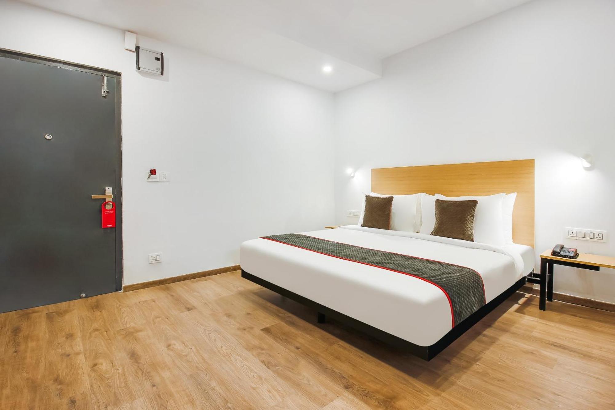 Super Townhouse The Cinco Hotel Near Esi Hospital Hyderabad Esterno foto