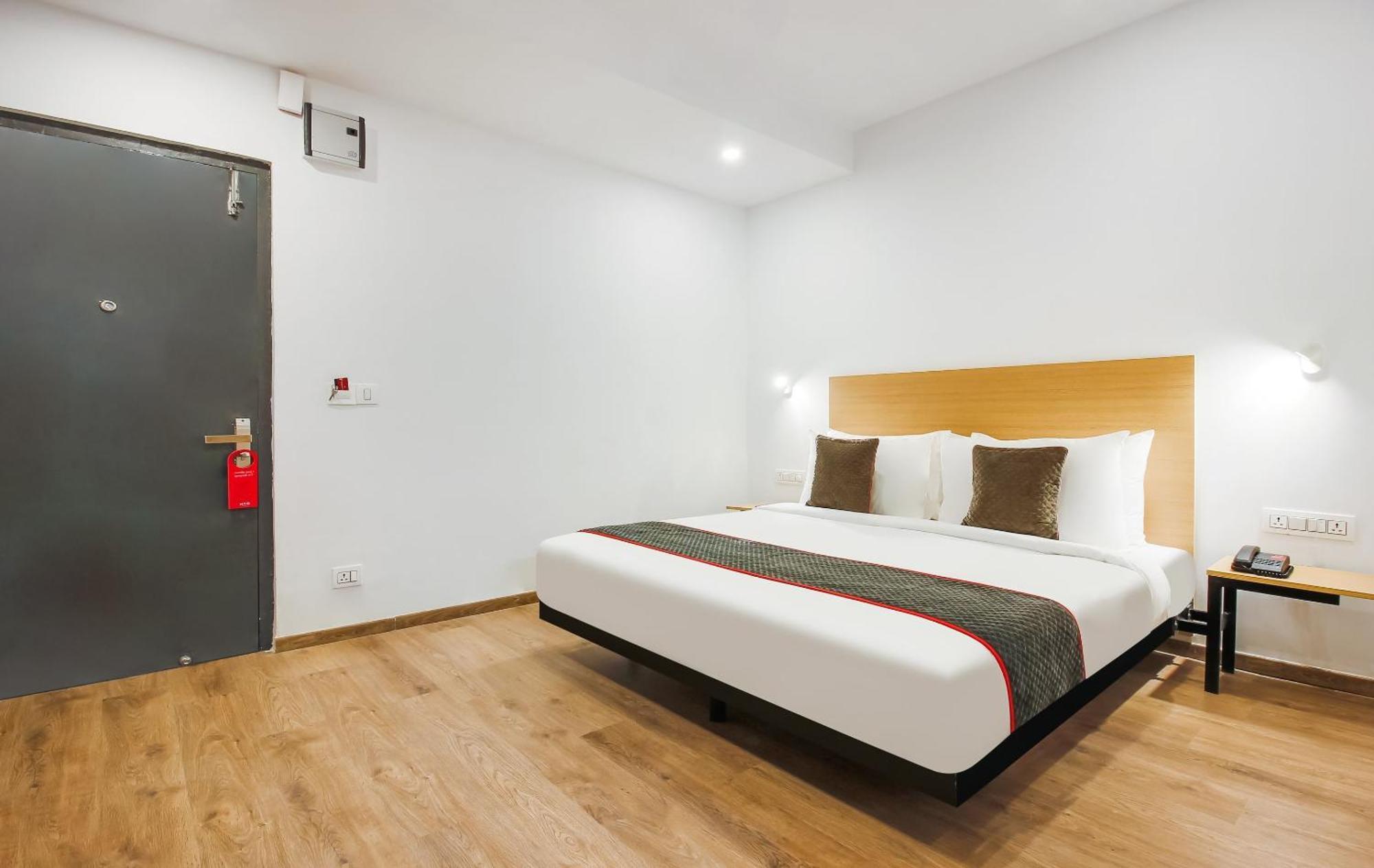 Super Townhouse The Cinco Hotel Near Esi Hospital Hyderabad Esterno foto