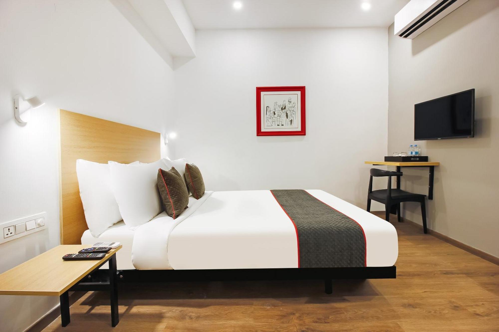 Super Townhouse The Cinco Hotel Near Esi Hospital Hyderabad Esterno foto