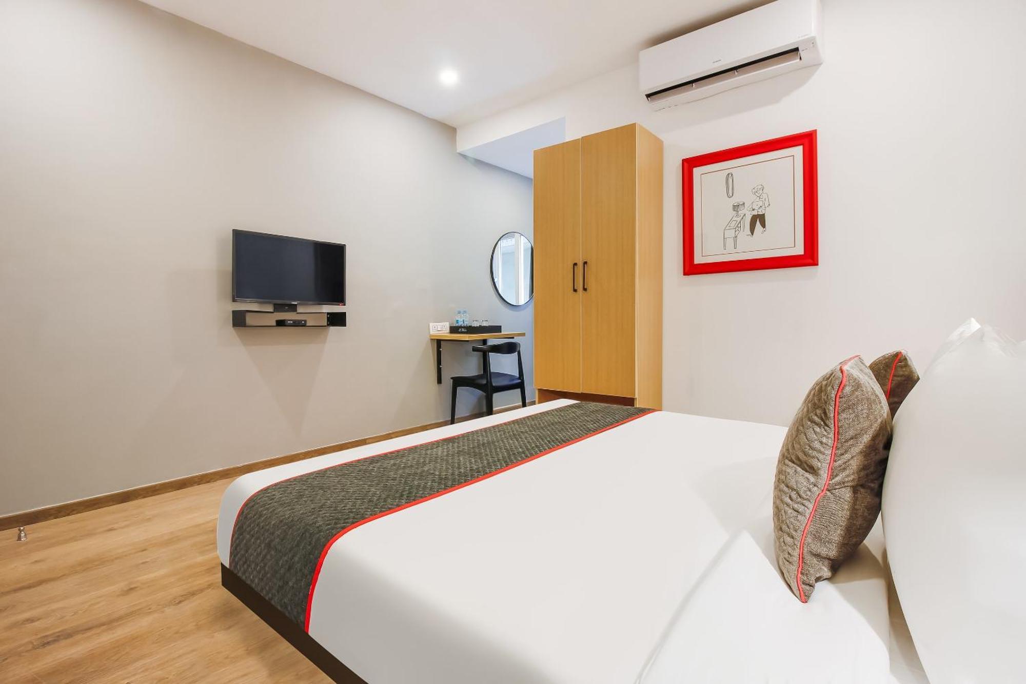 Super Townhouse The Cinco Hotel Near Esi Hospital Hyderabad Esterno foto