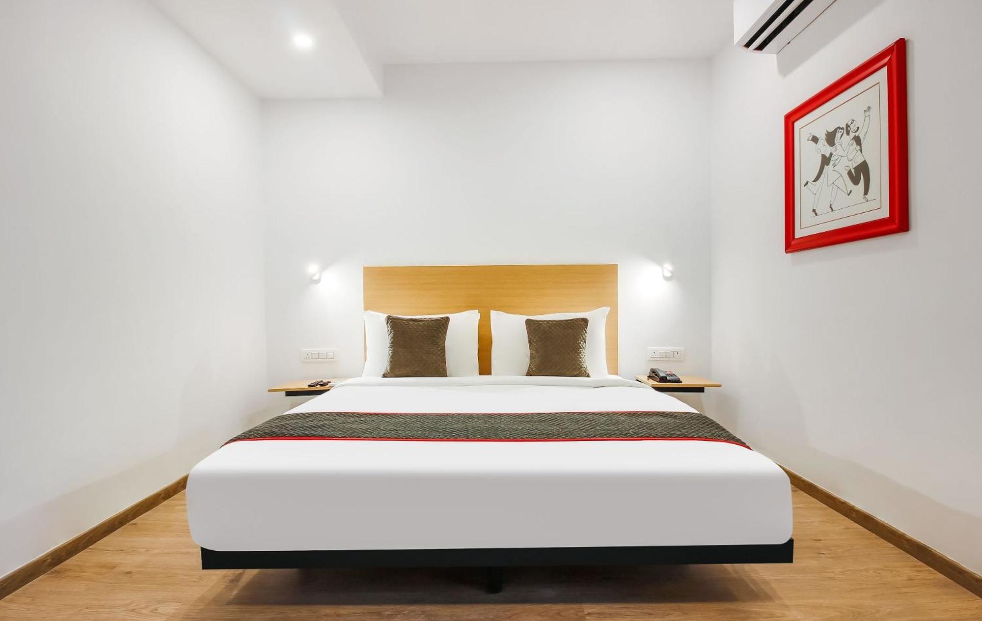 Super Townhouse The Cinco Hotel Near Esi Hospital Hyderabad Esterno foto