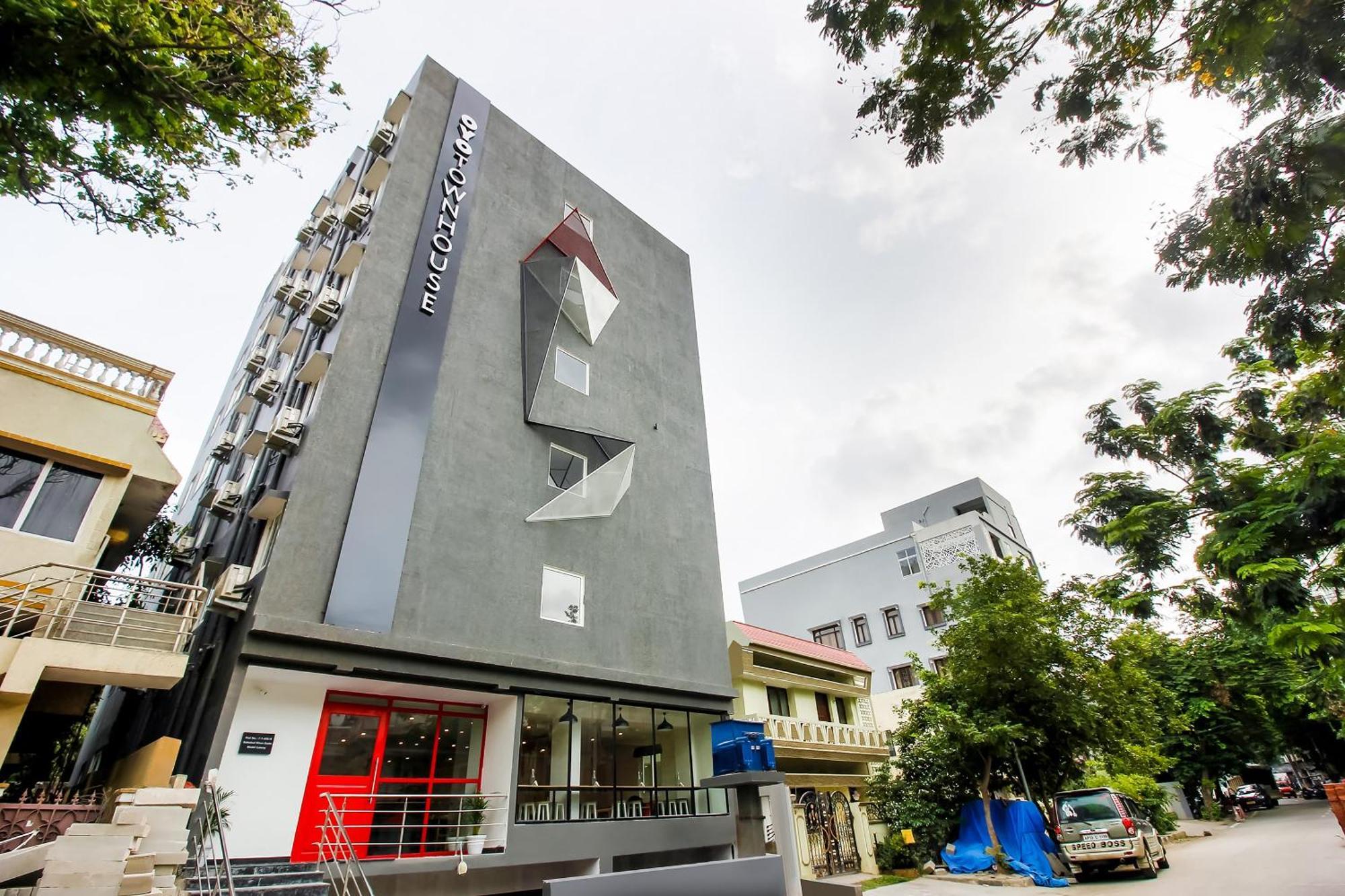 Super Townhouse The Cinco Hotel Near Esi Hospital Hyderabad Esterno foto