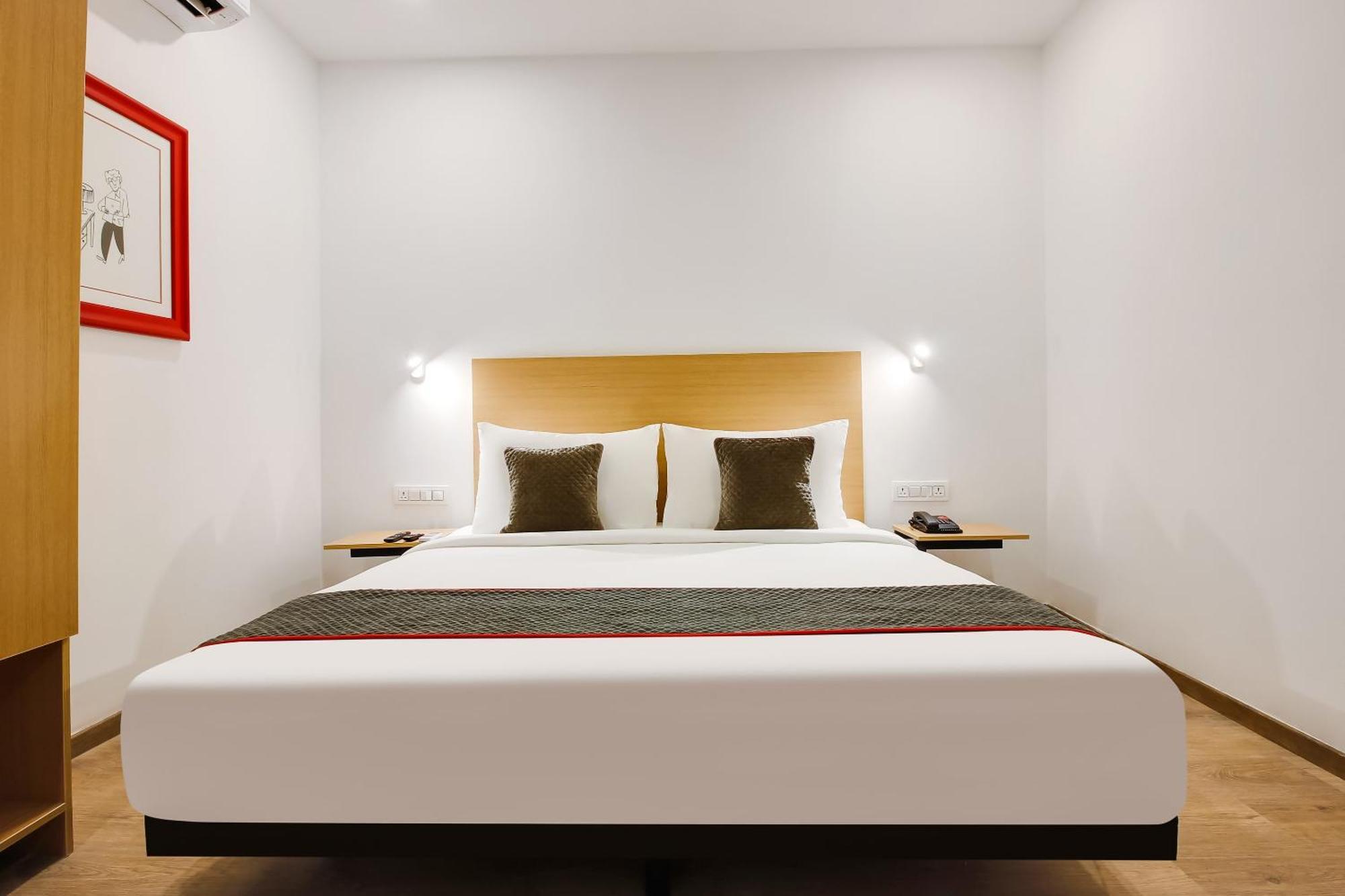 Super Townhouse The Cinco Hotel Near Esi Hospital Hyderabad Esterno foto